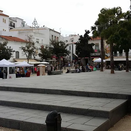 Near The Ocean Rua 5 De Outubro *