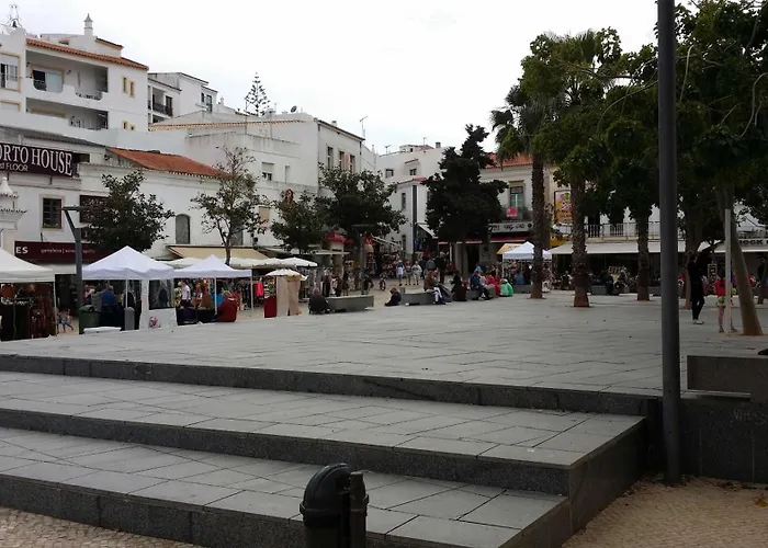 Near The Ocean Rua 5 De Outubro *