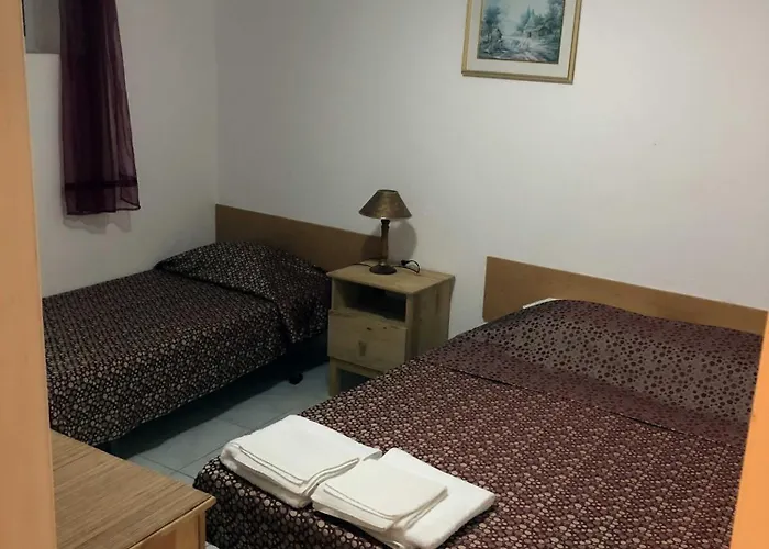 Near The Ocean Rua 5 De Outubro *