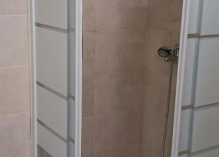 Near The Ocean Rua 5 De Outubro *