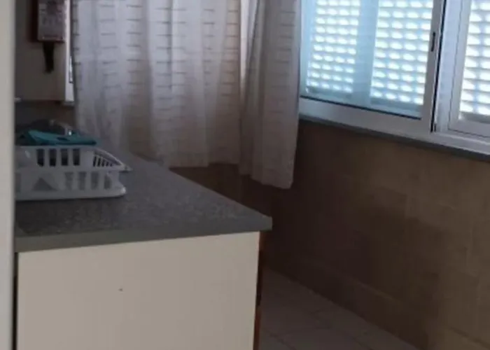 Near The Ocean Rua 5 De Outubro * 阿尔布费拉